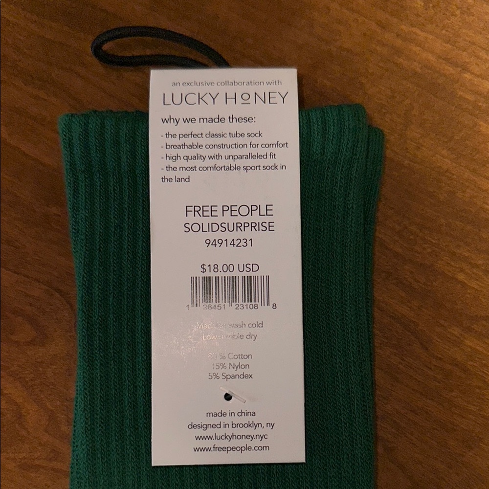 Free People Solid Surprise Butti Green Socks NWT - Picture 3 of 11
